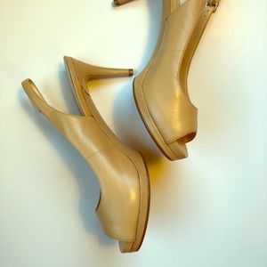Nine West natural, leather, peep toe pumps